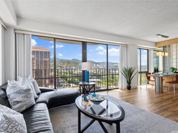 700 Richards St APT 2204, Honolulu, HI 96813