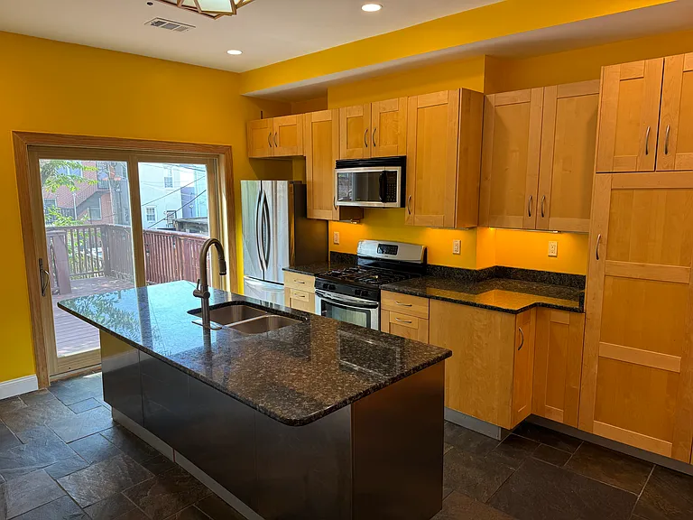 52 R St NW #A — Photo 4