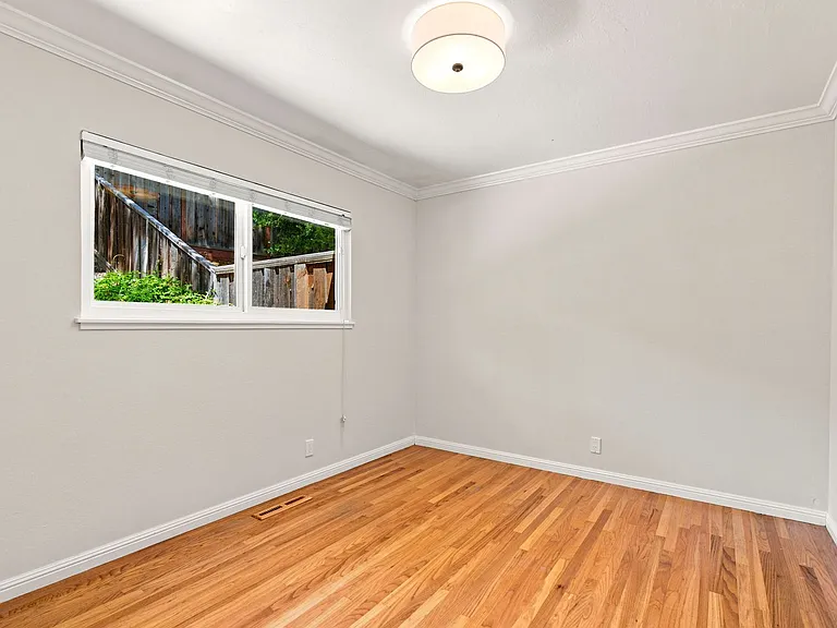 930 Sousa Dr — Photo 7