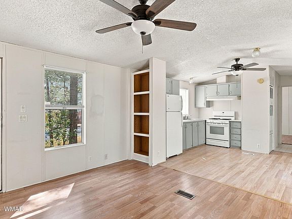 4th image of 2901 W Whipple St