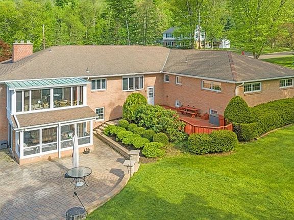 4th image of 40 Larchmont Rd