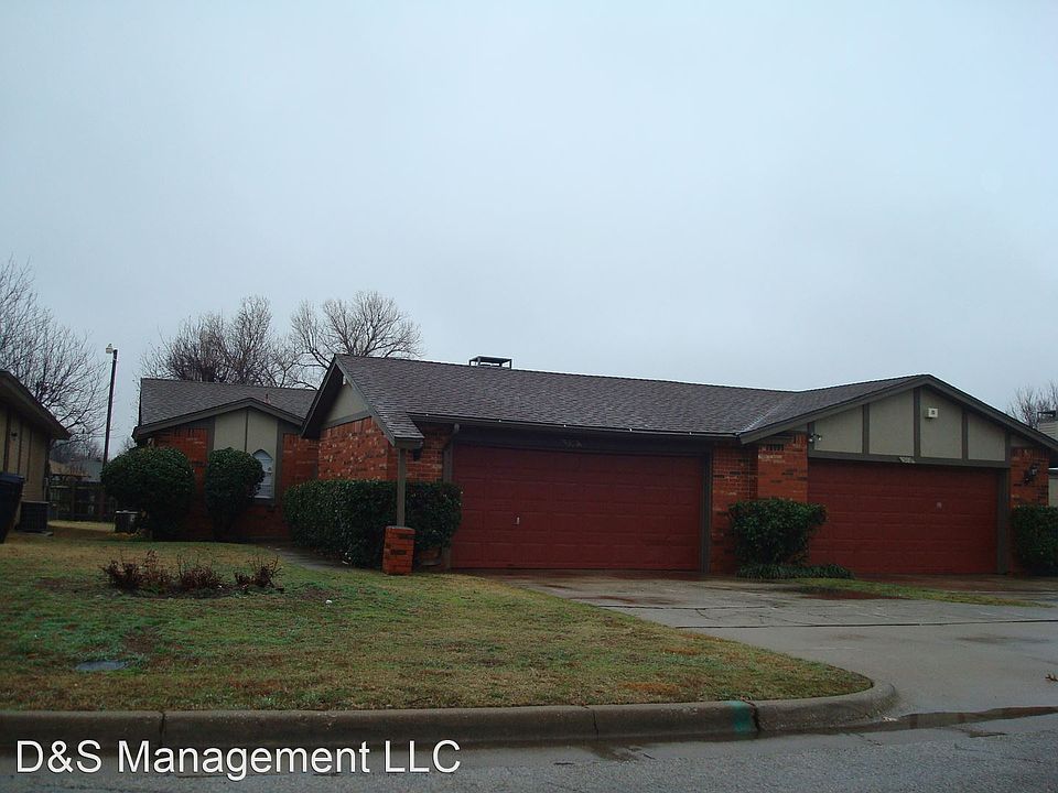1st image of 560 SW 93rd St #3635321