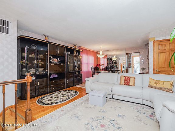 5th image of 69 Thornycroft Ave