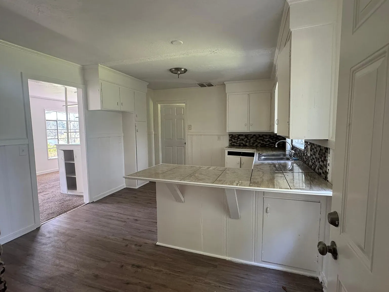 3 bed, 1136 sqft, $950 — Photo 3