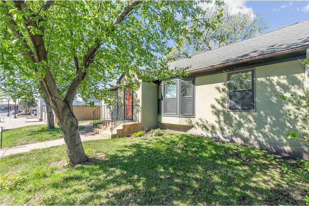 2 bed, 1967 sqft, $2,400 — Photo 3