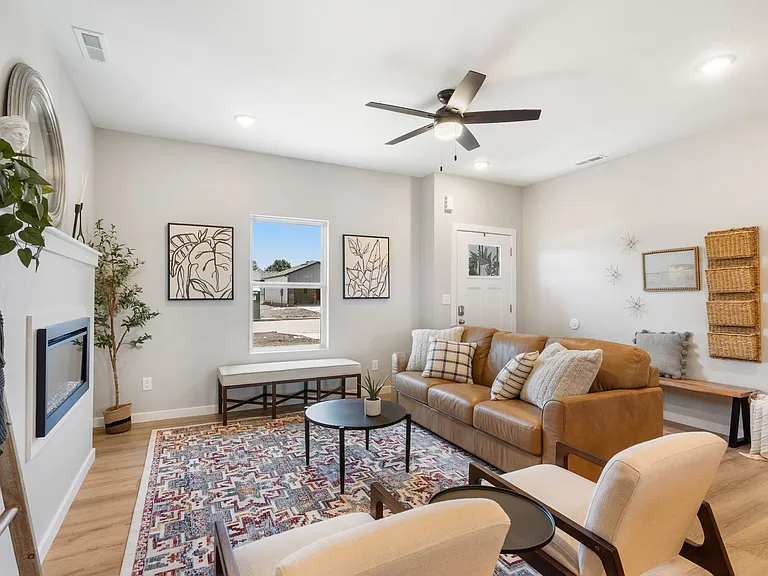 665 E Forest St — Photo 35
