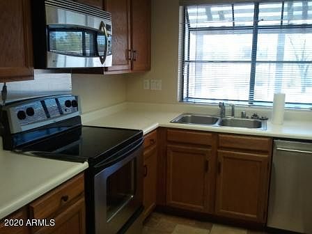 4th image of 319 E Bluebell Ln