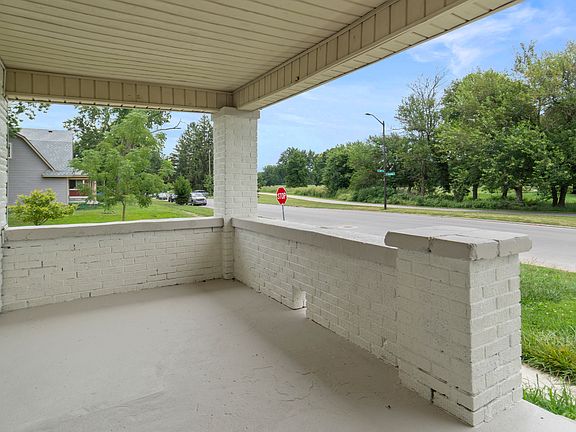 5th image of 2201-2203 E Riverside Dr