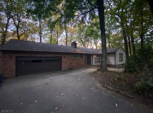 8 Derrygally Cir, Kinnelon, NJ 07405