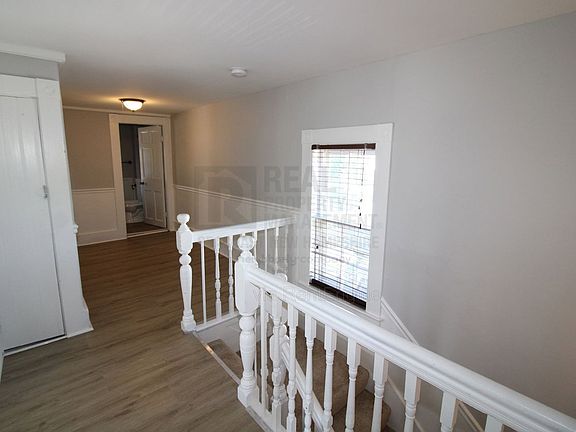 5th image of 4 6th St APT 2