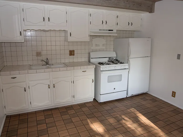 690 Talmadge Rd — Photo 7
