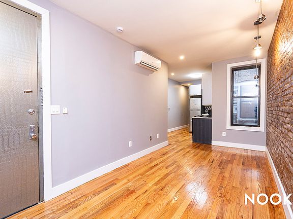 5th image of 1319 Halsey St APT 1R