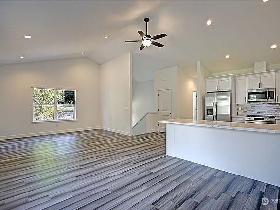 5th image of 1650 Oakridge Drive