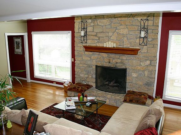 3rd image of 215 Ana Jo Ln
