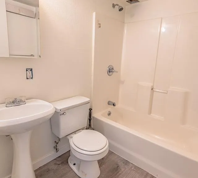 393 N Lincoln St #BASEMENT — Photo 10