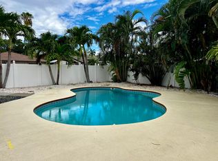 1585 Pennsylvania Ave NE, Saint Petersburg, FL 33703
