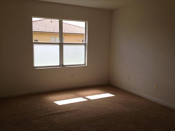 3rd image of 1431 NE 40th Ave