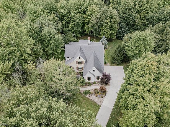 3rd image of 7734 Bainbridge Rd