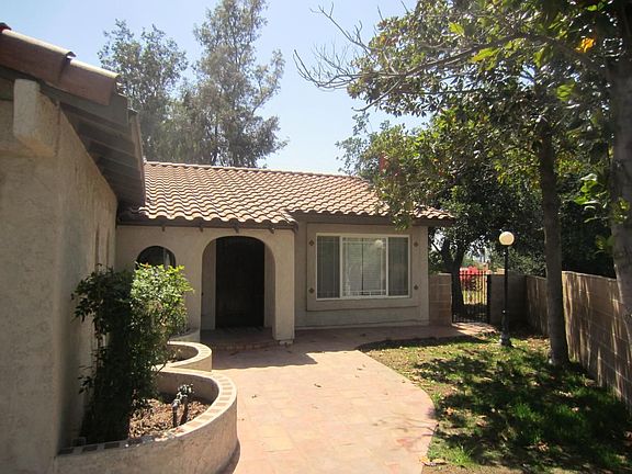 3rd image of 4264 N Lakewood Dr