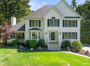 8 Mitchell Pond Rd, Windham, NH 03087