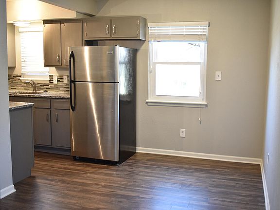 3rd image of 701 E 40th St