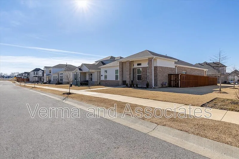 4 bed, 3.0 bath, 2500 sqft, $2,895 — Photo 3