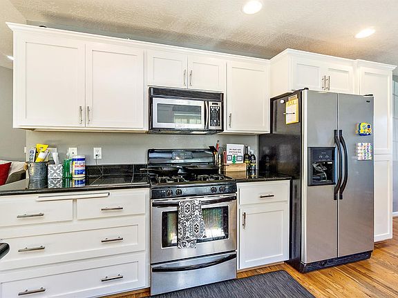 3rd image of 1438 Beekman Ave