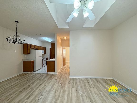 2nd image of 40 Chatelaine Cir