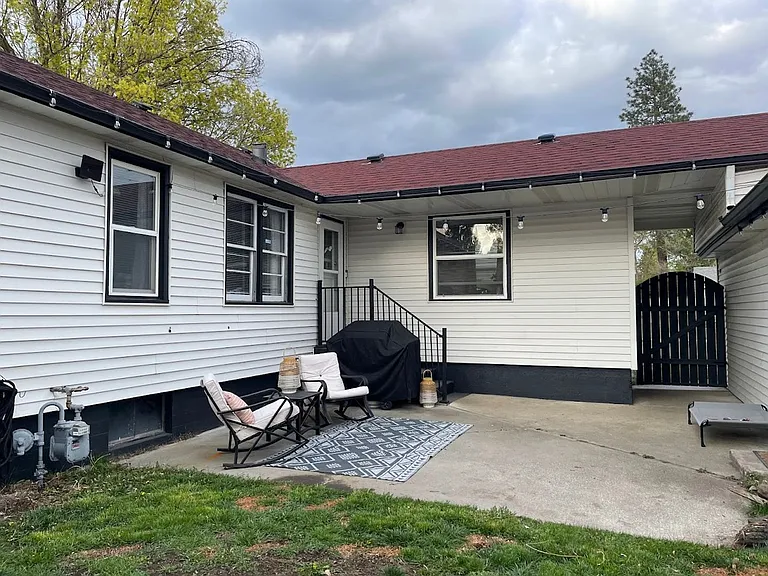 3703 W Rockwell Ave — Photo 4
