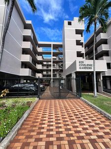 825 Coolidge St APT 311, Honolulu, HI, 96826