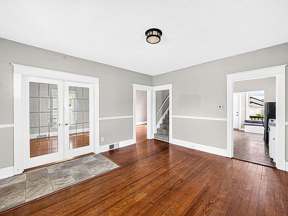 3rd image of 322 W 10th St