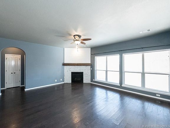 4th image of 3285 S 201 East Ave