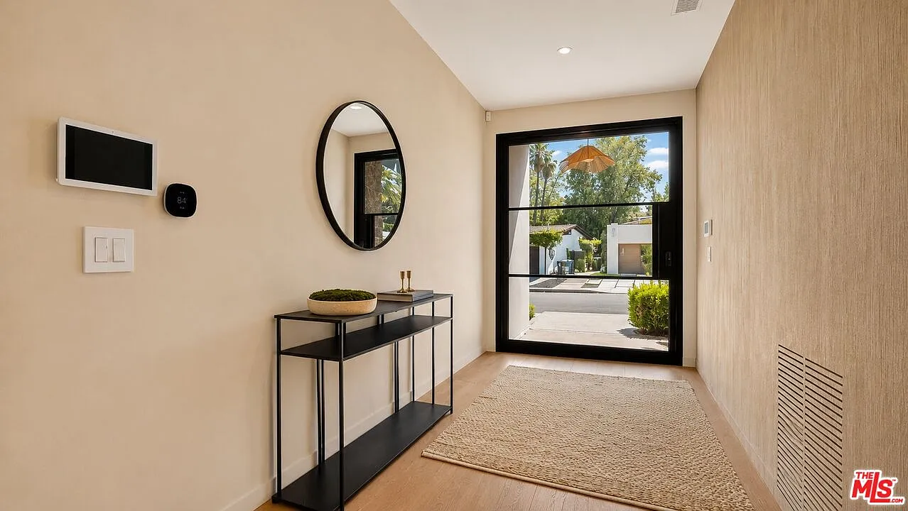 4 bed, 3.5 bath, 3007 sqft, $14,995 — Photo 4