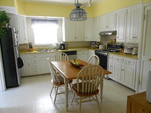 2nd image of 436 Ryerson Ave
