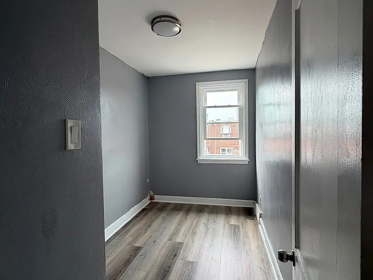 2920 Tyson Ave — Photo 8