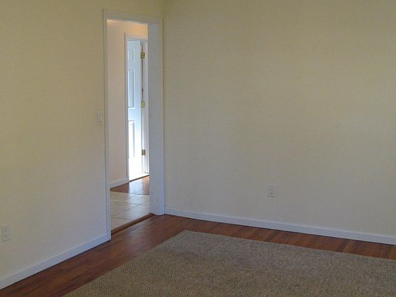3rd image of 9 Hill St APT 1