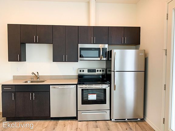 4th image of 2008 Broadway St #101