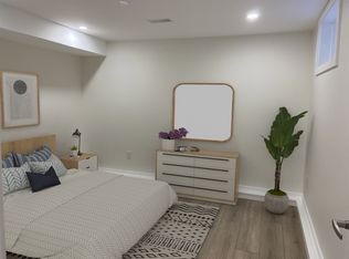 671 Crawford St #BASEMENT, Toronto, ON M6G 3K1