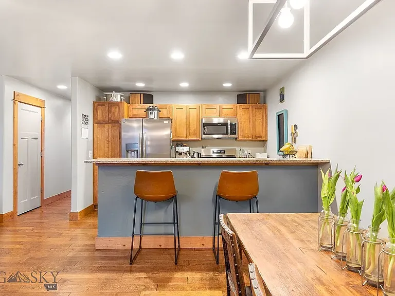 3775 Pipestone St — Photo 3