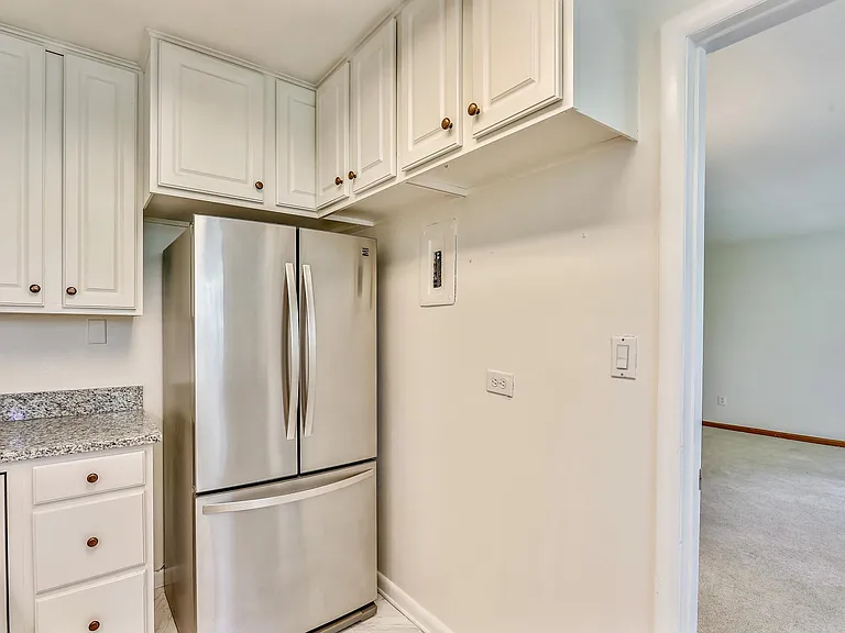 10412 Montrose Ave #202 — Photo 13