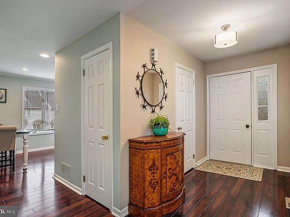 4th image of 183 S Orchard Ave