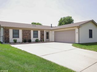1656 Smith Ct, Streamwood, IL 60107