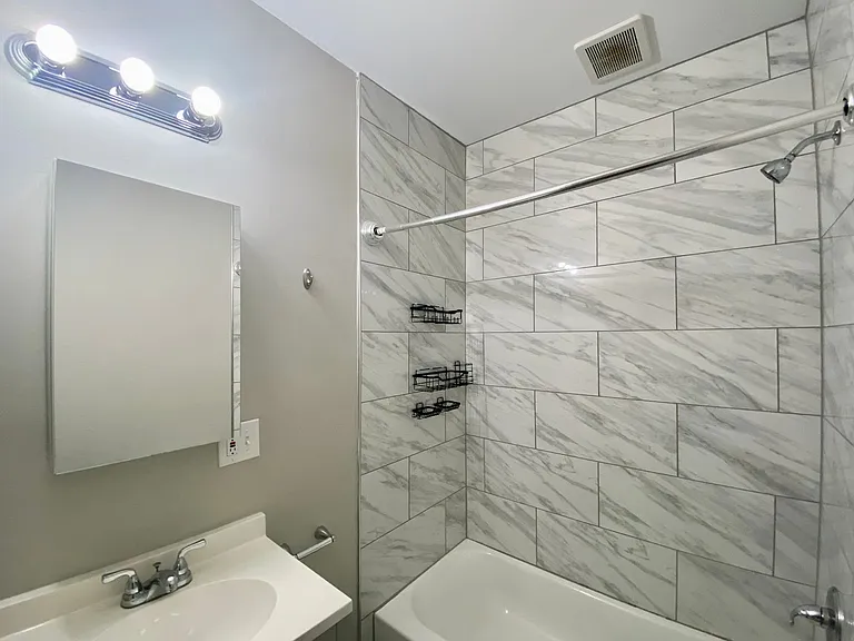 1029 Dana Apts — Photo 15