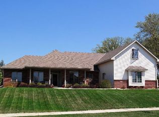 3819 Plum Creek Dr, Saint Cloud, MN 56301