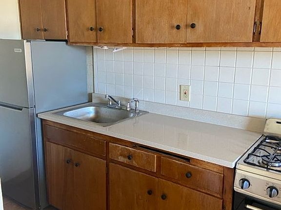 4th image of 5519-5557 E Helen St #1B-1BA