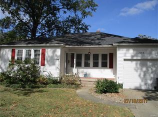 415 N 8th St, Breese, IL 62230