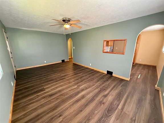 4th image of 202 Coolidge Pl