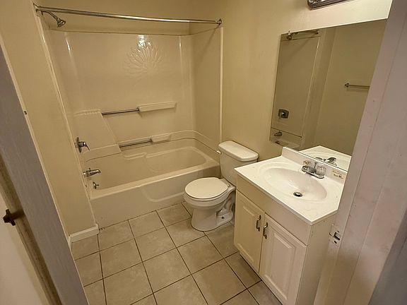 3rd image of 813 Wood St APT 7