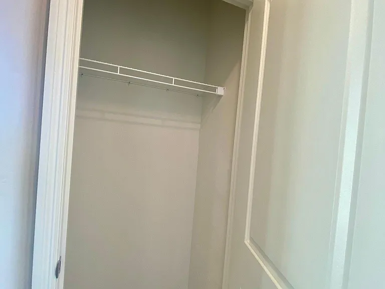 1102 Royalty Way W — Photo 8