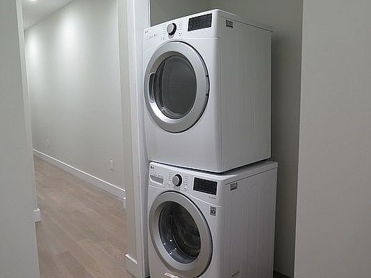 5th image of 860 Hancock St #1R